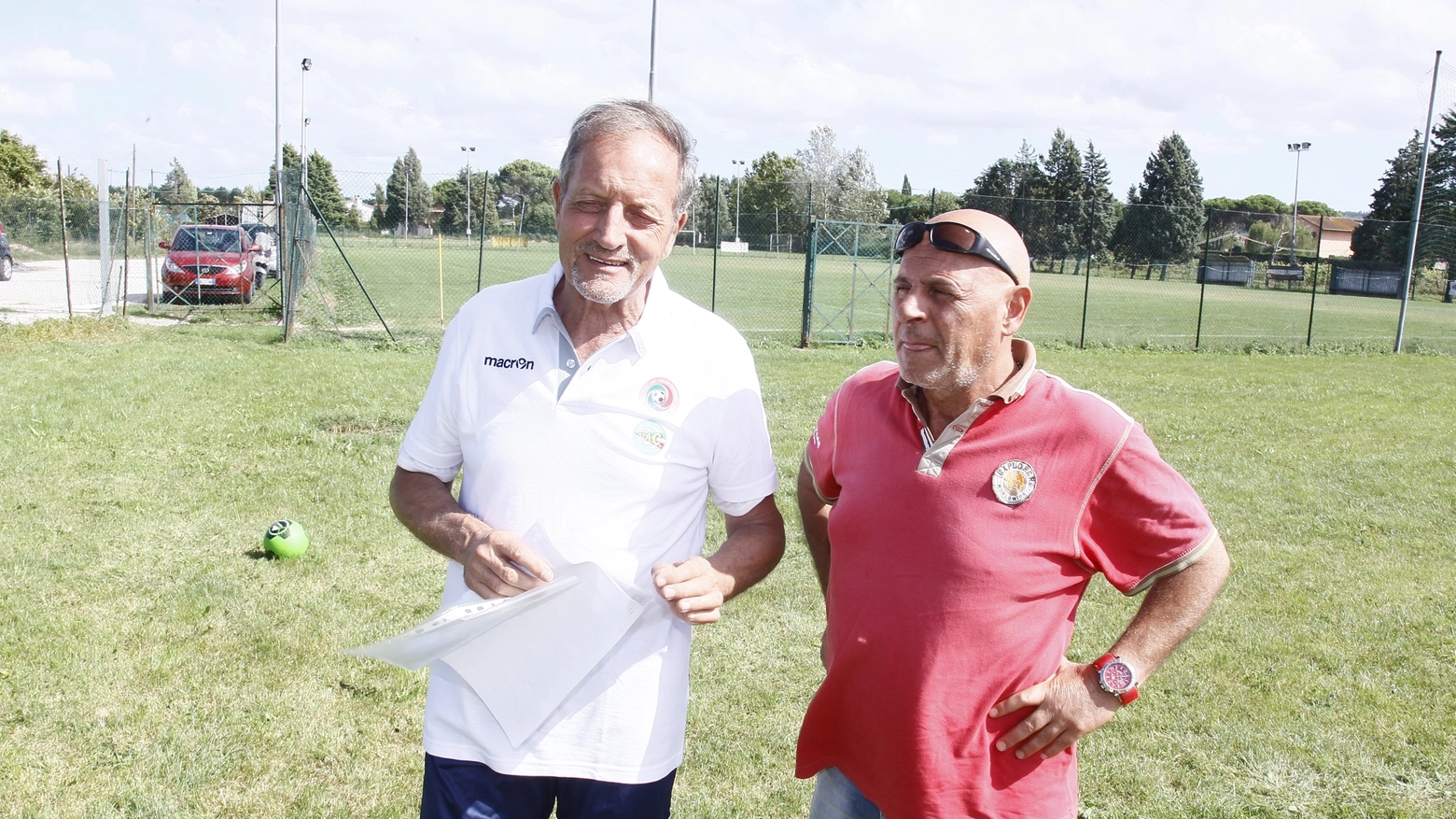 Renzo Ulivieri ieri in campo con il suo amico, l'allenatore Nico Mattioli