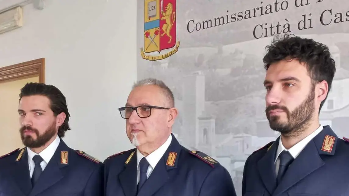 La divisa, vocazione di famiglia Padre e due figli poliziotti Gaetano: "Un grande orgoglio" La divisa, vocazione di famiglia Padre e due figli poliziotti Gaetano: "Un grande orgoglio"