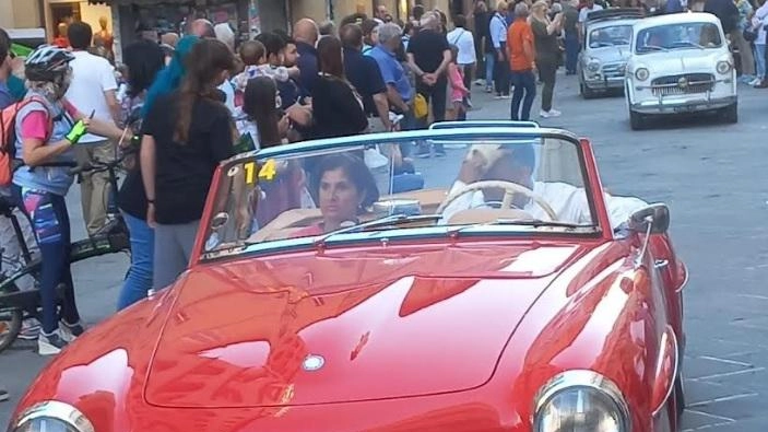 Il fascino retrò delle auto d’epoca Torna la “Coppa della Perugina“ Il fascino retrò delle auto d’epoca Torna la “Coppa della Perugina“