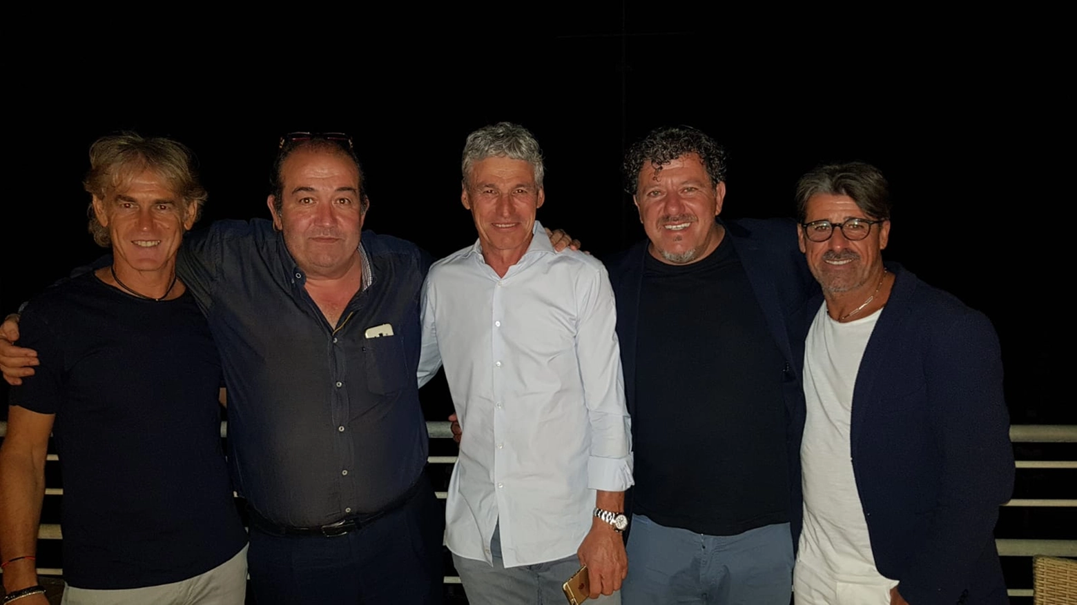 Da sinistra Mussi, il tifoso Vincenzo Volpi, Redomi, Nardini e il vice ct Evani