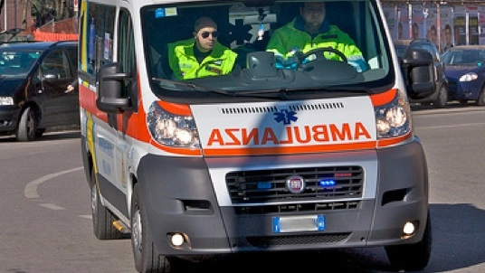 Un'ambulanza (foto d'archivio) Un'ambulanza (foto d'archivio)
