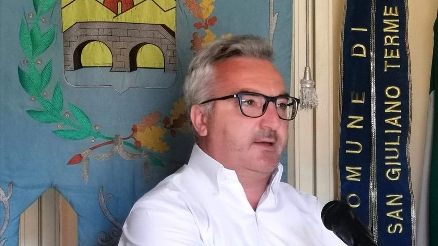 il sindaco di San Giuliano Terme Sergio Di Maio il sindaco di San Giuliano Terme Sergio Di Maio