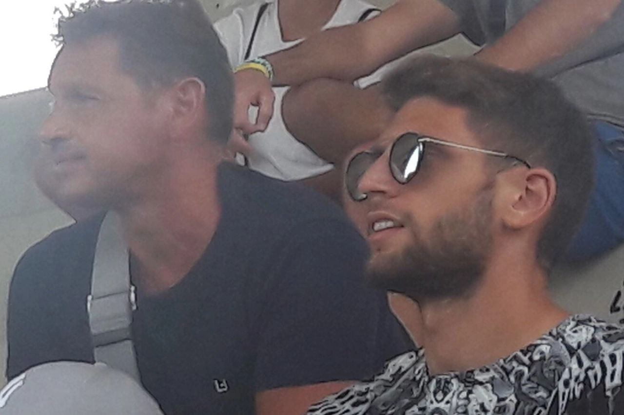 Domenico Berardi segue Fiorentina-Parma dalla tribuna