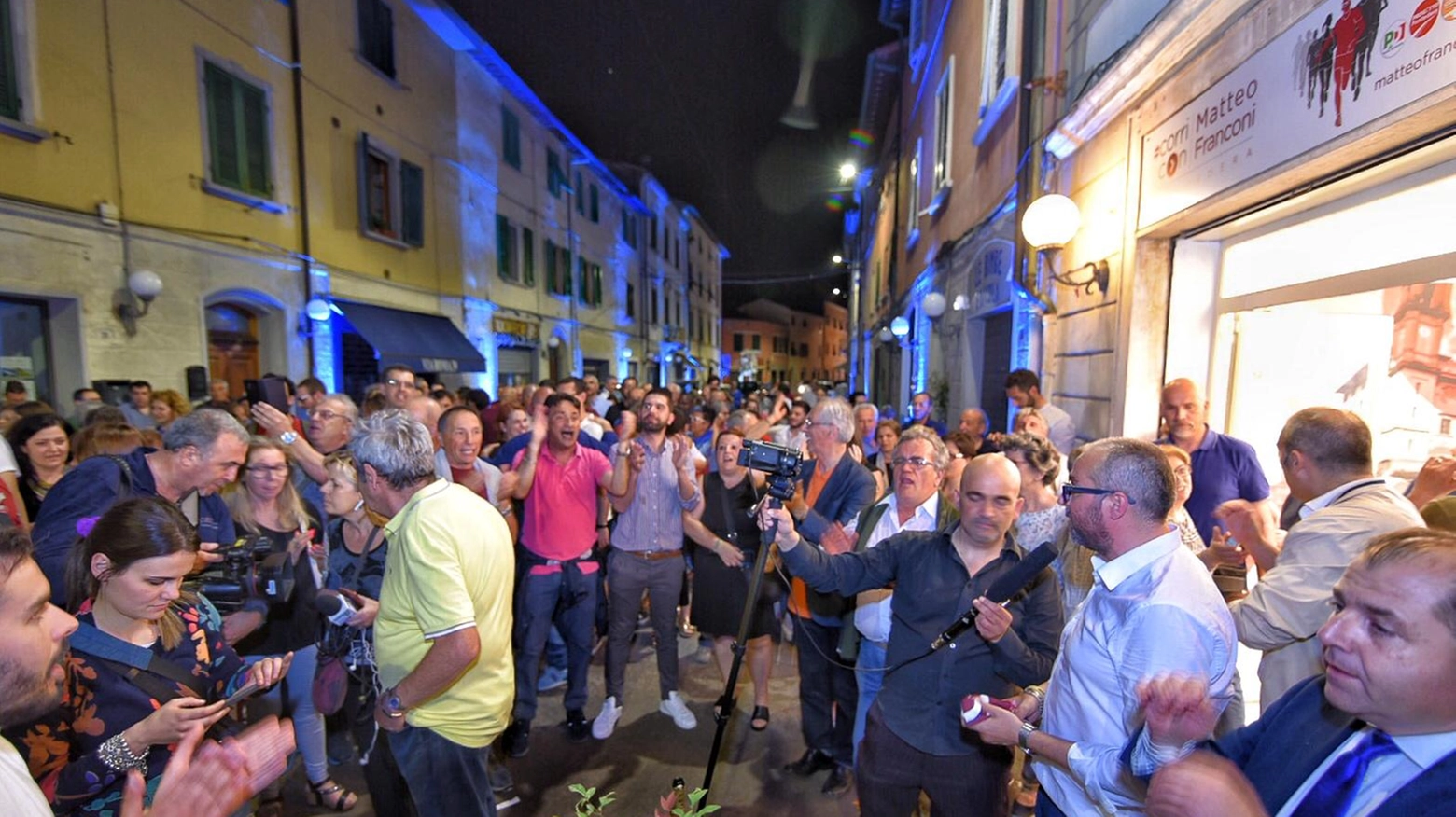 Il candidato del centrosinistra vince con il 51,6% contro il 48,4% di Bagnoli