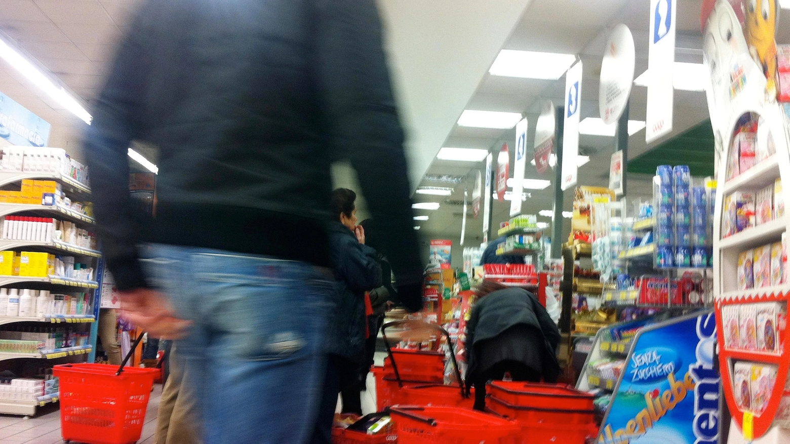 Furto in un supermercato (foto d'archivio)