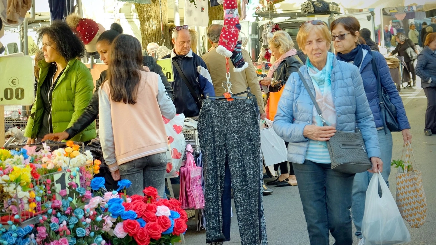 Il mercato cittadino (foto d'archivio)