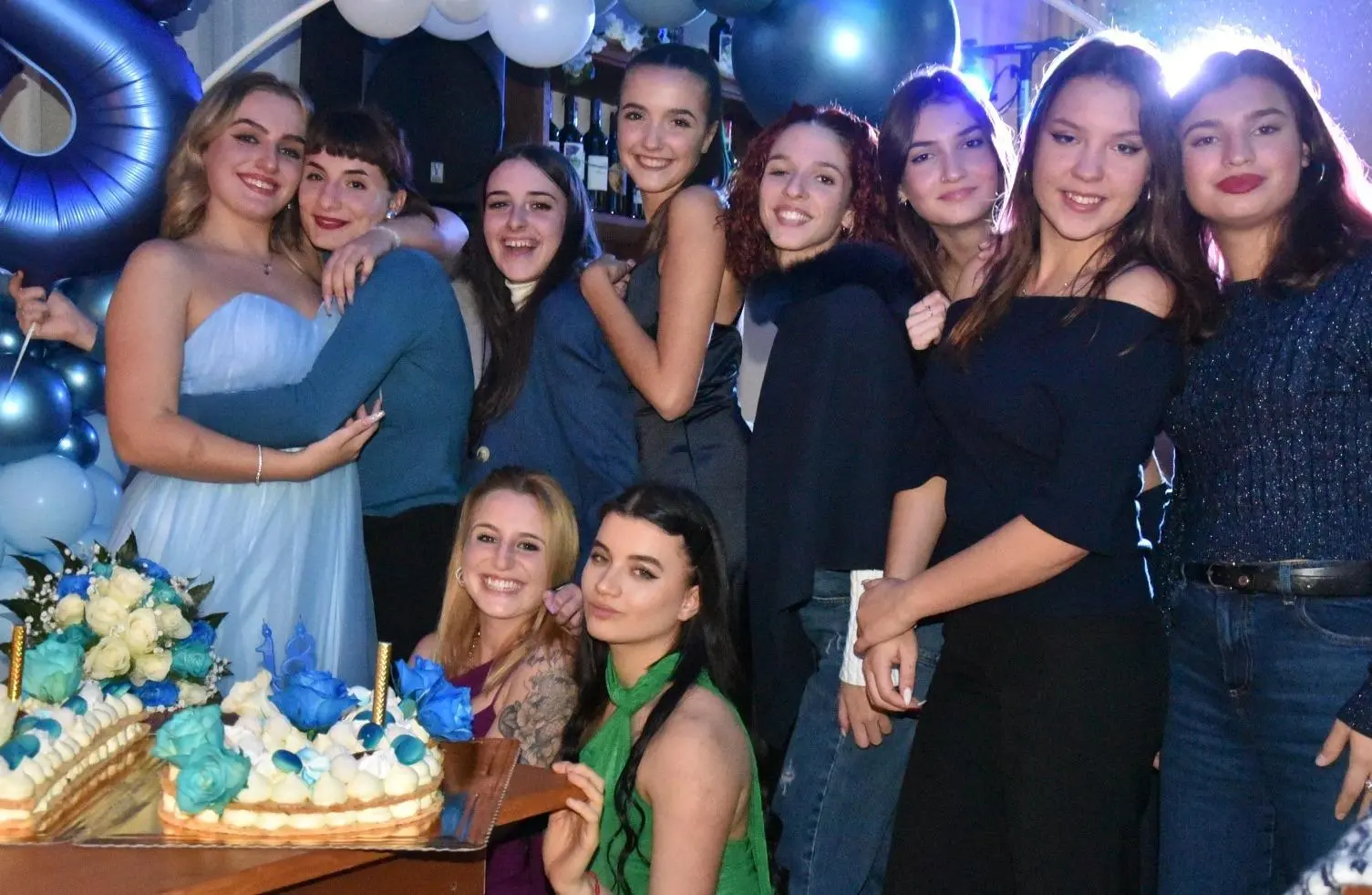 Azzurra è maggiorenne, grande festa con le amiche