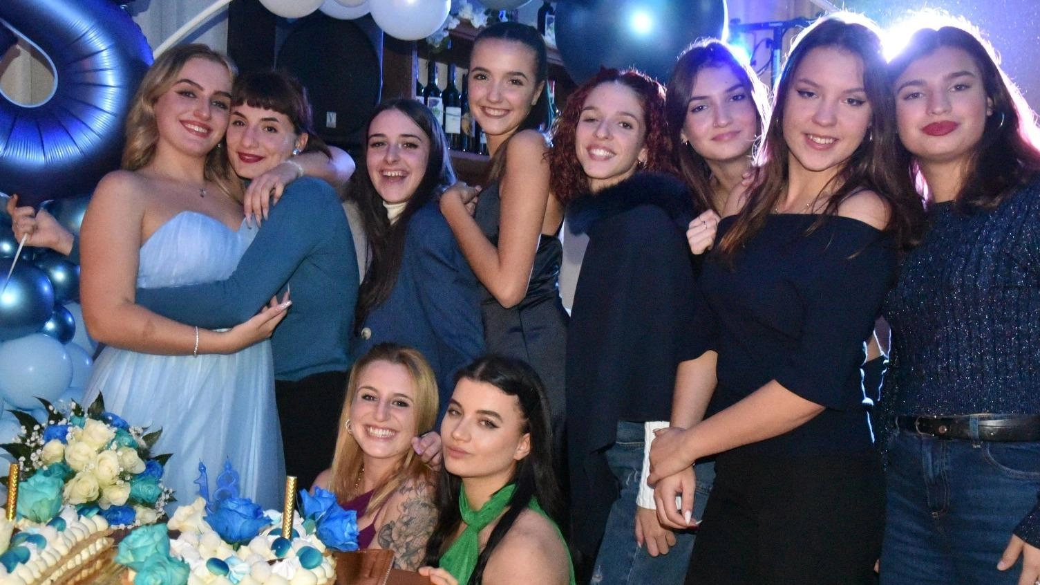 Azzurra è maggiorenne, grande festa con le amiche