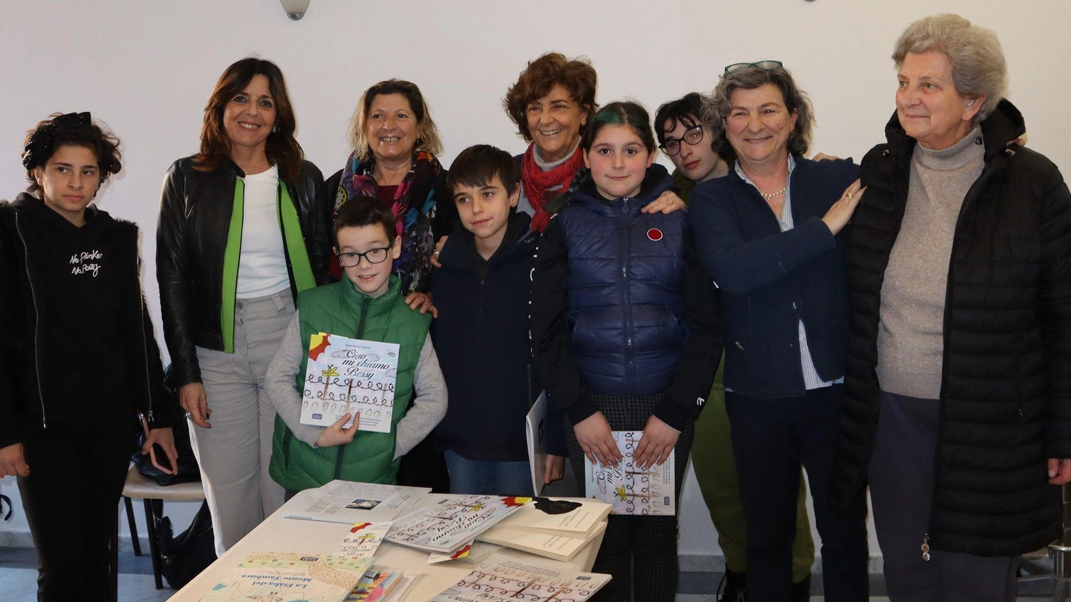 I bambini di Bedizzano con ’Bessy’ al Memoriale della Shoah I bambini di Bedizzano con ’Bessy’ al Memoriale della Shoah