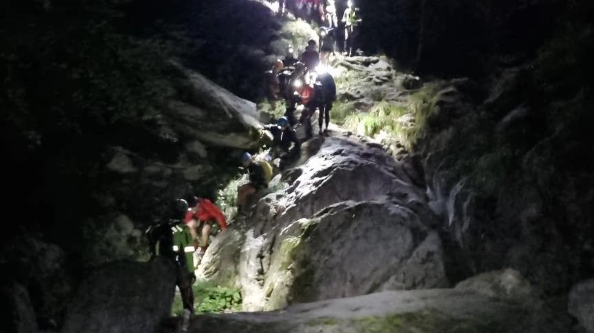 Escursionisti persi? Colpa delle cave  Sentiero chiuso a causa dei detriti