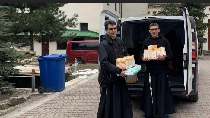 I frati francescani aiutano gli ucraini in fuga dalla guerra