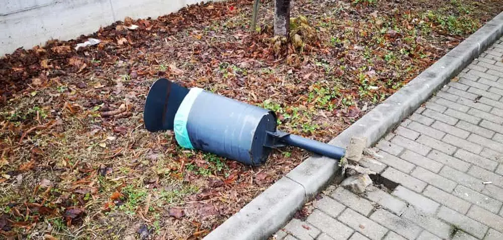 I vandali si fanno beffe dei divieti