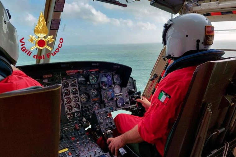 Le ricerche del ragazzo disperso (Foto Vigili del fuoco)
