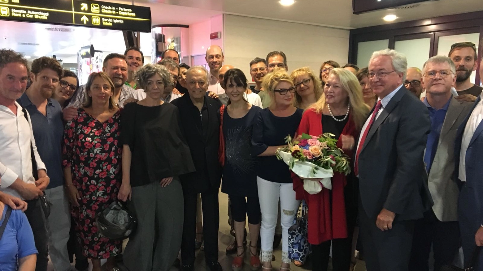 Zubin Mehta accolto all'aeroporto di Firenze