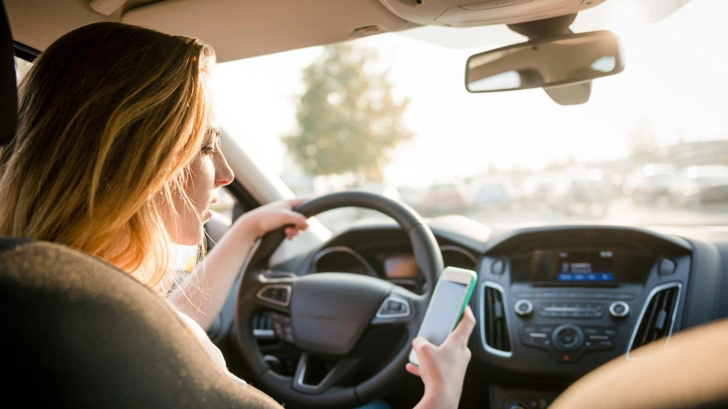 Stangati al telefonino Controlli fissi sulla 71 Ancora decine di multe E la morsa si stringe Stangati al telefonino Controlli fissi sulla 71 Ancora decine di multe E la morsa si stringe
