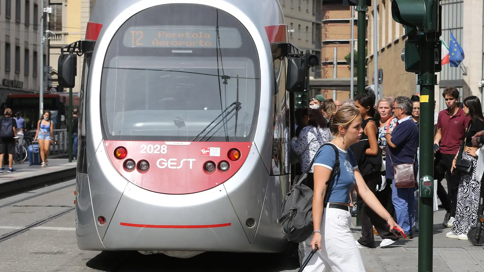Via Alamanni sotto assedio  Negozianti e passeggeri esasperati  "Mai visti tanto degrado e violenza"
