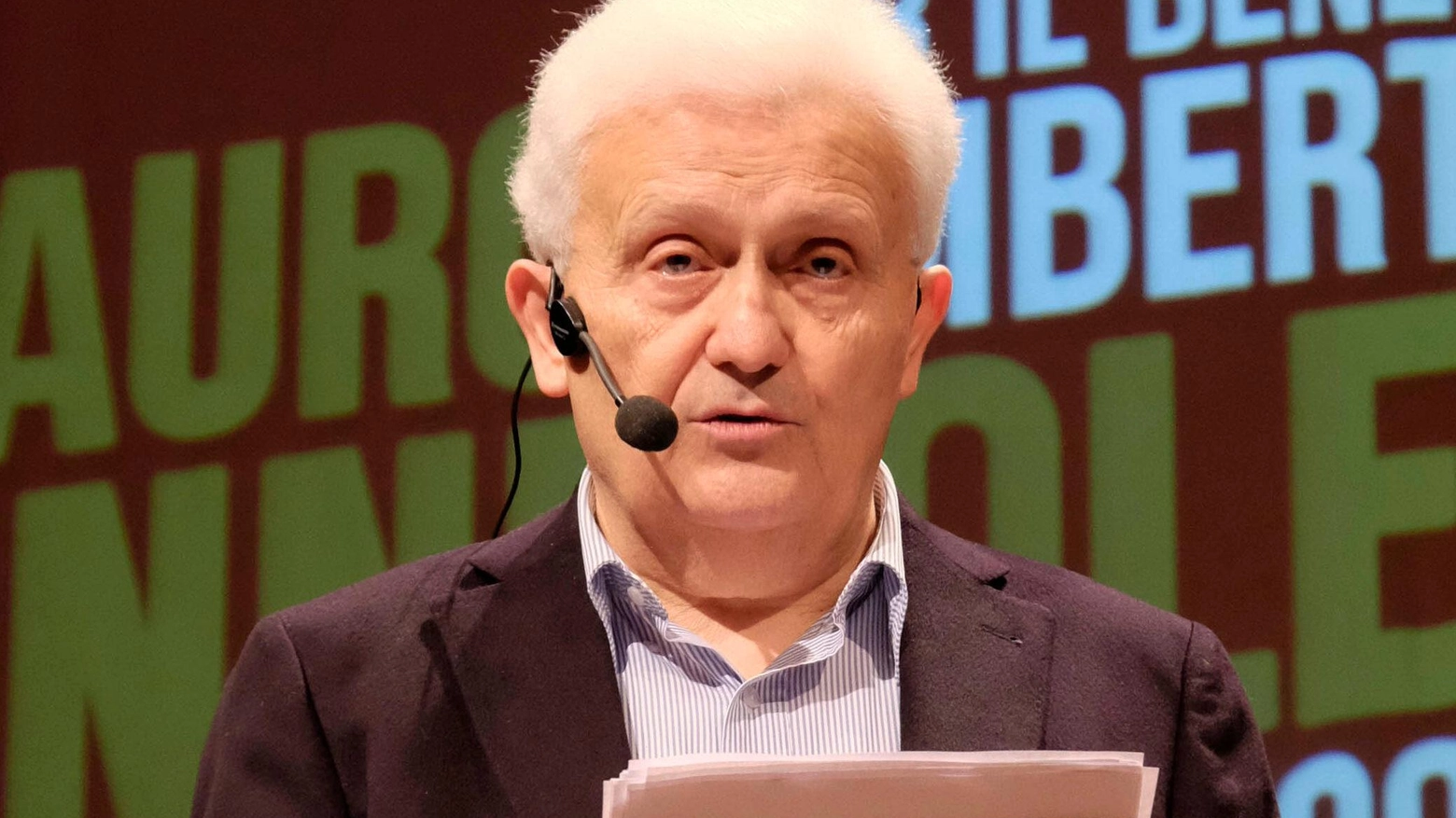 "Sistemare gli sfollati che vivono in palestra e organizzarsi per le scuole" "Sistemare gli sfollati che vivono in palestra e organizzarsi per le scuole"