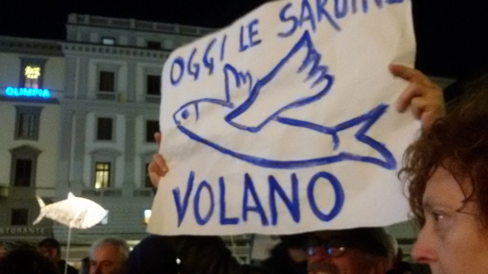 Le 'sardine' in piazza della Repubblica