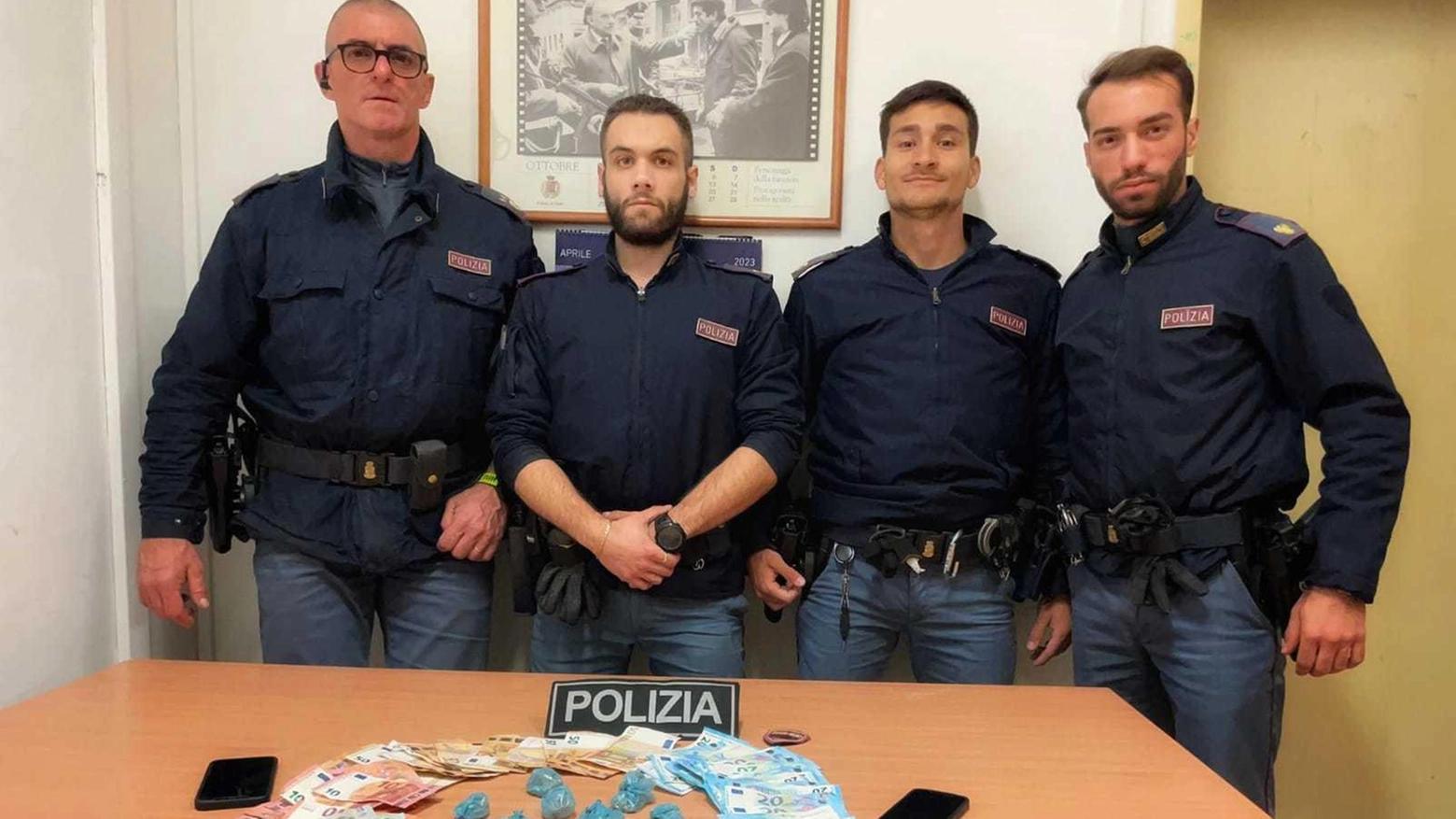 Inseguimento in centro Presi due spacciatori Inseguimento in centro Presi due spacciatori