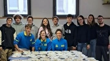 ’Pranzo dell’Amicizia’ per i poveri. In cento a tavola a Poggibonsi ’Pranzo dell’Amicizia’ per i poveri. In cento a tavola a Poggibonsi