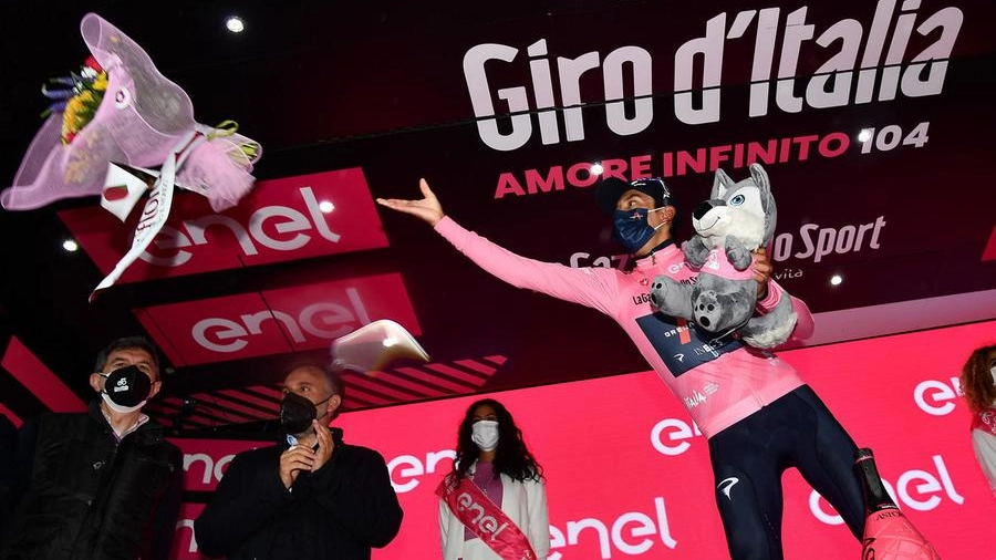 Egan Bernal, maglia rosa del Giro d'Italia