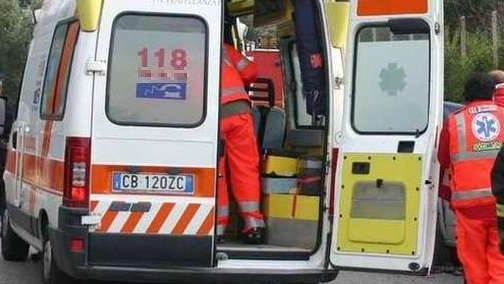 L'uomo è stato soccorso, ma per lui non c'è stato niente da fare L'uomo è stato soccorso, ma per lui non c'è stato niente da fare