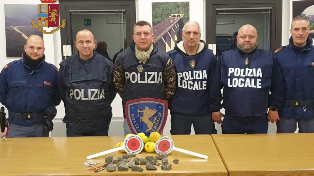 I sassi e i limoni sequestrati I sassi e i limoni sequestrati