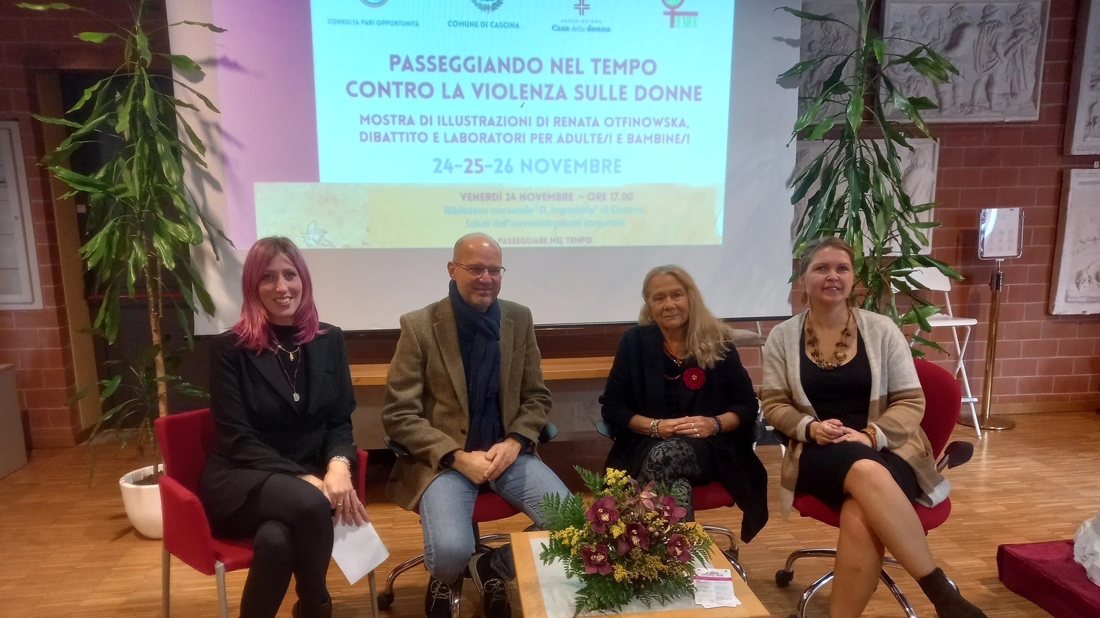 L'assessora Guainai, il sindaco Betti, la dottoressa Lucatti e l'artista Otfinowska L'assessora Guainai, il sindaco Betti, la dottoressa Lucatti e l'artista Otfinowska