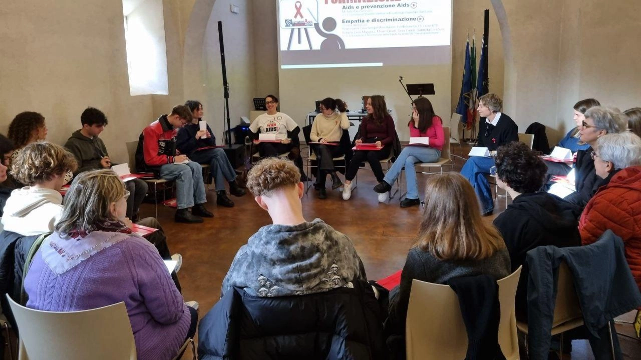 In occasione della Giornata Mondiale per la lotta all'Aids, studenti e peer educator di scuole superiori della provincia hanno partecipato a un evento formativo per sviluppare progetti sull'HivAids e sulla discriminazione. Un percorso che proseguirà durante l'anno scolastico.
