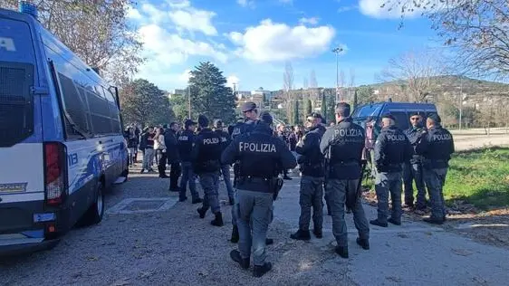 Provvedimenti della Questura (foto di repertorio Ansa) Provvedimenti della Questura (foto di repertorio Ansa)