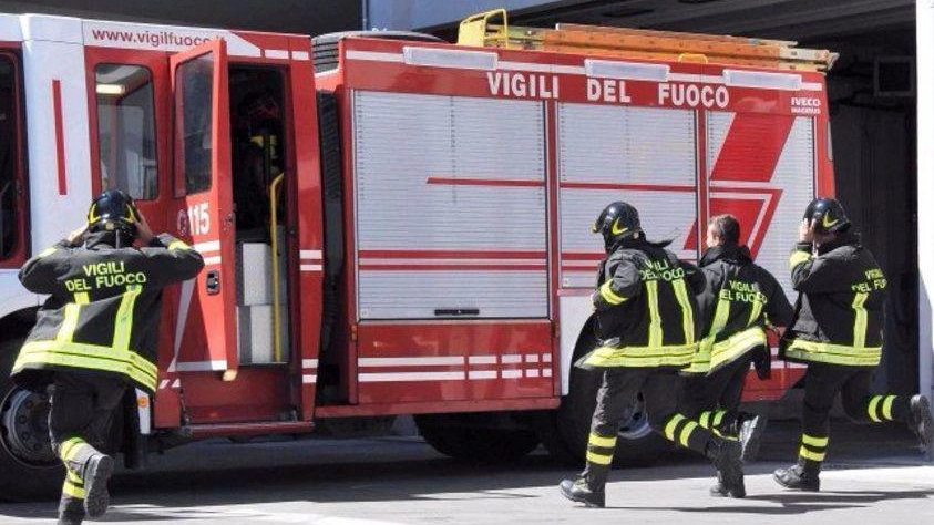 Trattore cade da camion in corsa Tragedia sfiorata a Campostaggia Trattore cade da camion in corsa Tragedia sfiorata a Campostaggia
