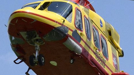 Cade dagli scogli . Ragazzino si ferisce Cade dagli scogli . Ragazzino si ferisce