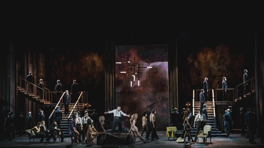 Una scena del Rigoletto al Maggio (foto Michele Monasta)