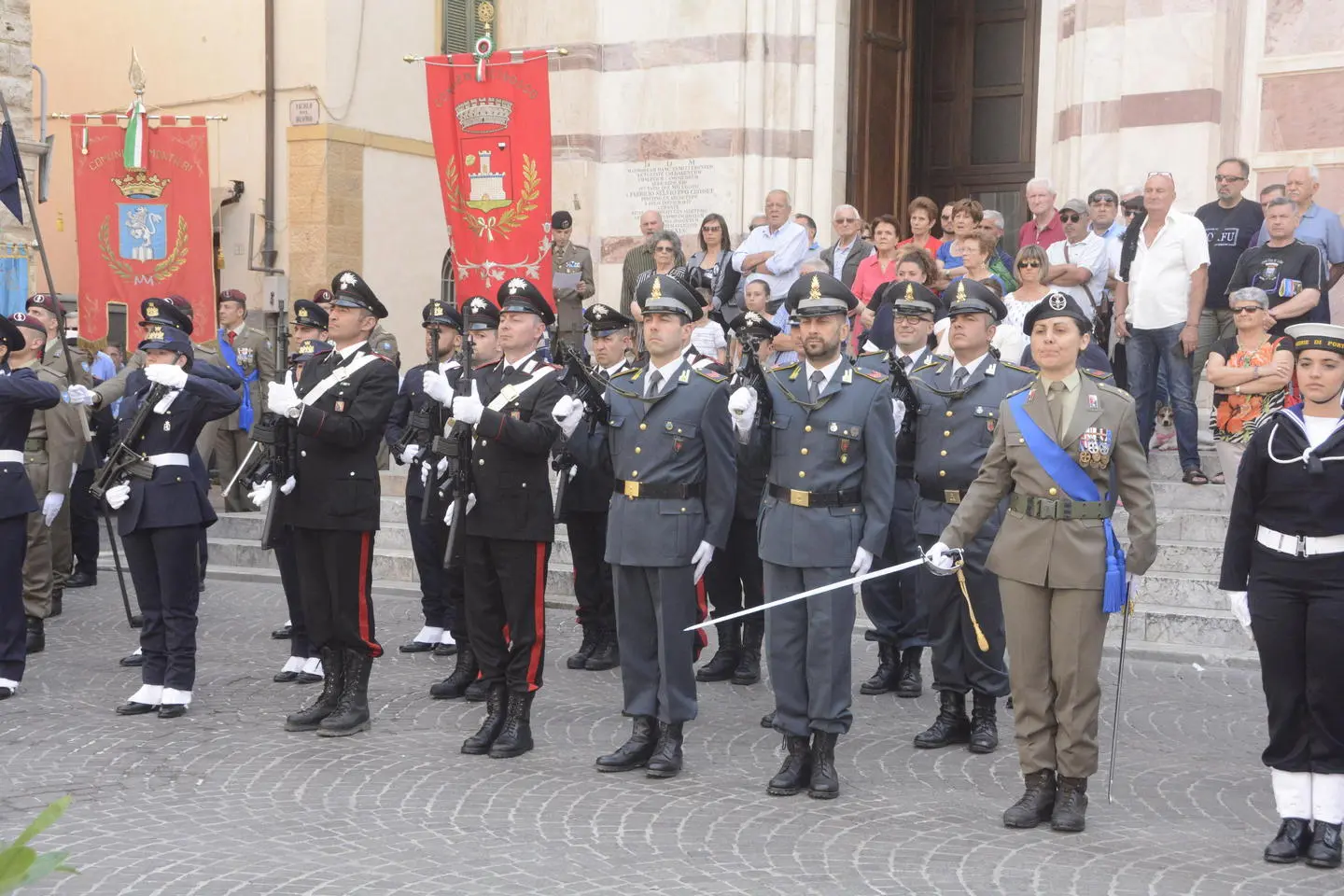 Festa della Repubblica, malori alla parata. Cerimonia sospesa / FOTO