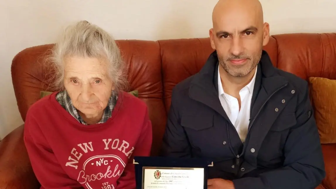 Festa per i cent’anni di nonna Concetta Festa per i cent’anni di nonna Concetta