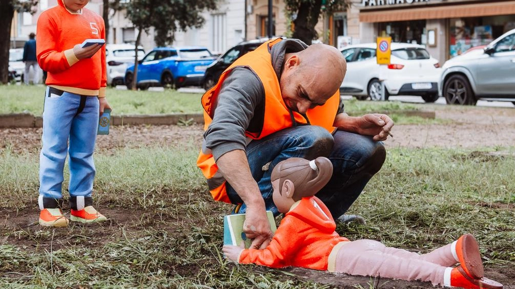 Piazza Piave si arricchisce. Installate altre due opere: "Le dedico a tutti i caduti"