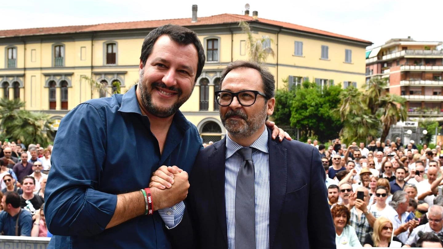Salvini e Persiani sul palco durante l'ultimo comizio prima della vittoria elettorale