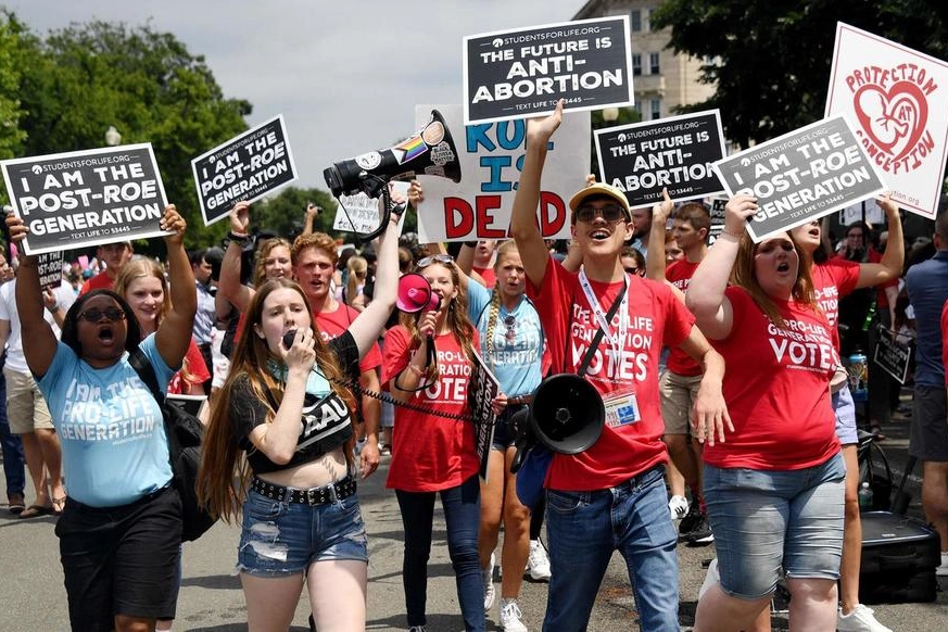 Una manifestazione di anti-abortisti (Ansa)