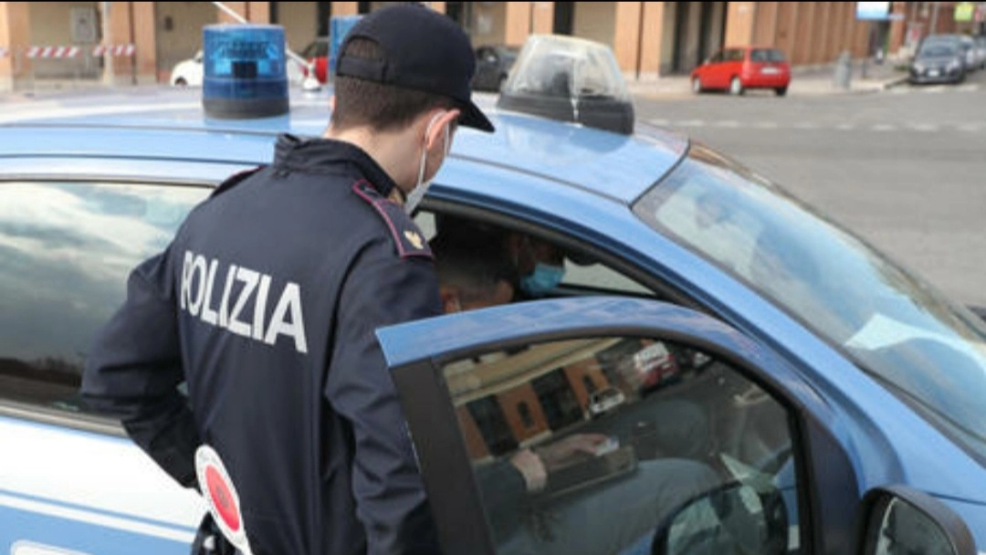 Pattuglia della Polizia (immagine di repertorio) Pattuglia della Polizia (immagine di repertorio)