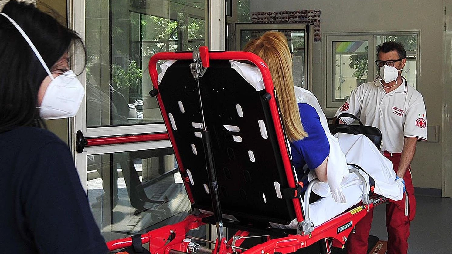 Alta tensione in ospedale Giovane donna perde il controllo E tiene in scacco il pronto soccorso Alta tensione in ospedale Giovane donna perde il controllo E tiene in scacco il pronto soccorso