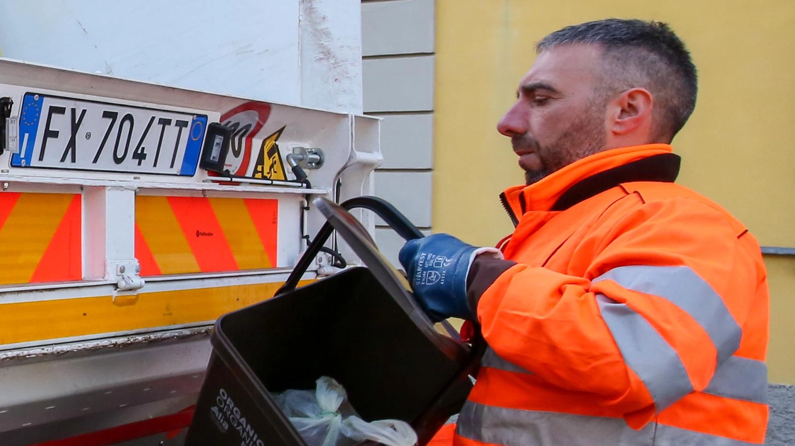 Stangata sui rifiuti  "Il termovalorizzatore?  lo chiediamo da anni  Ci stanno uccidendo"