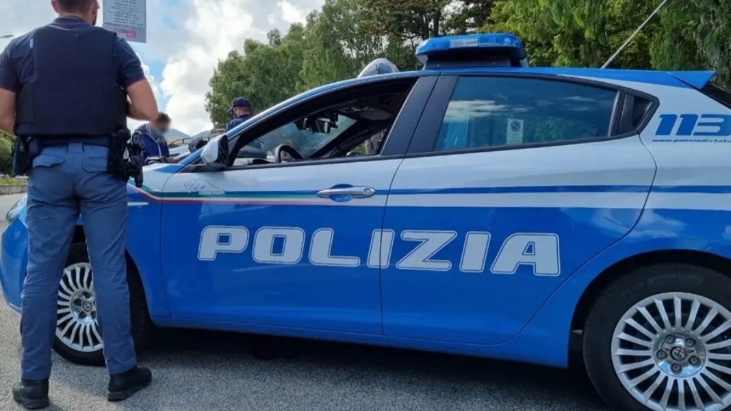 Pattuglia della Polizia (immagine di repertorio) Pattuglia della Polizia (immagine di repertorio)