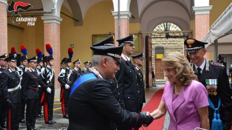 Un momento della cerimonia a Pisa Un momento della cerimonia a Pisa