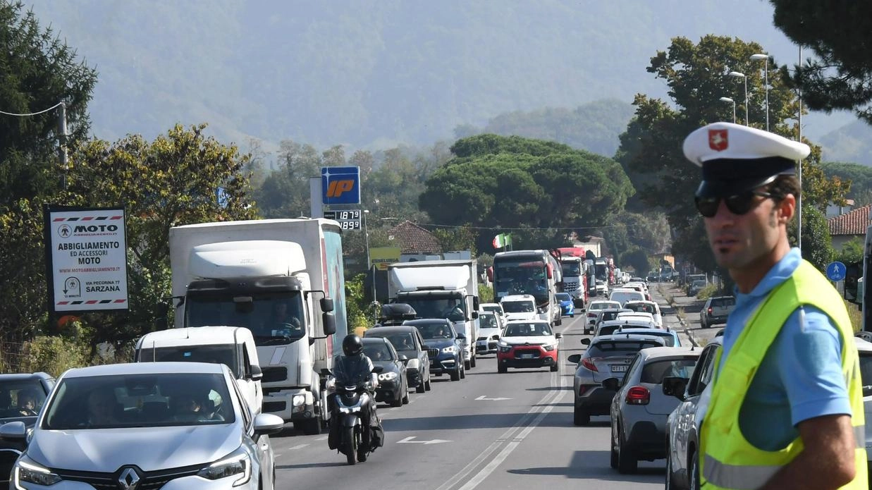 Deficit infrastrutture. Mancano alternative ad Aurelia e autostrada. Ma le proposte ci sono Deficit infrastrutture. Mancano alternative ad Aurelia e autostrada. Ma le proposte ci sono