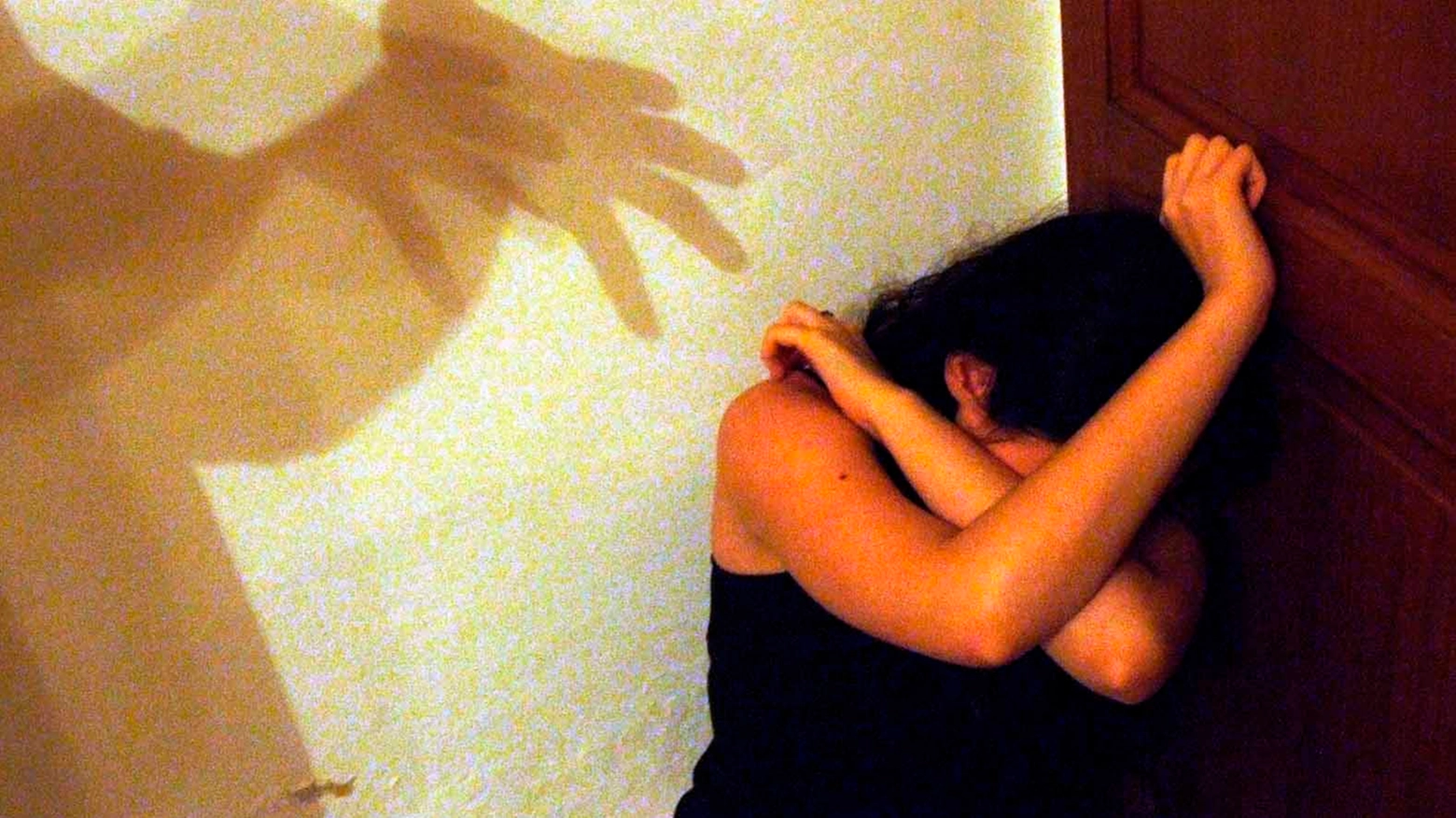 Una donna picchiata tra le mura domestiche. Foto Germogli