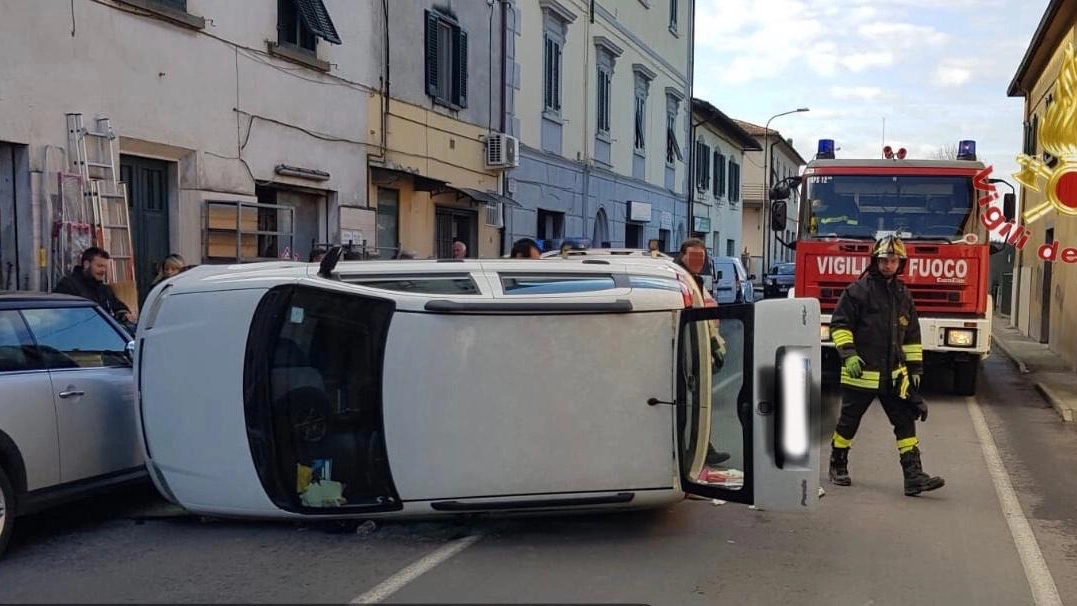 Incidente in via Francesca a Montecalvoli