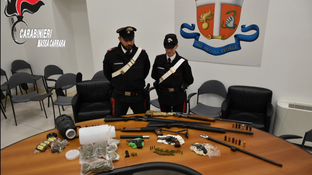 Il metodo era sempre lo stesso: i clienti chiamavano per ordinare legna da ardere, ma in realtà acquistavano hashish o marijuana