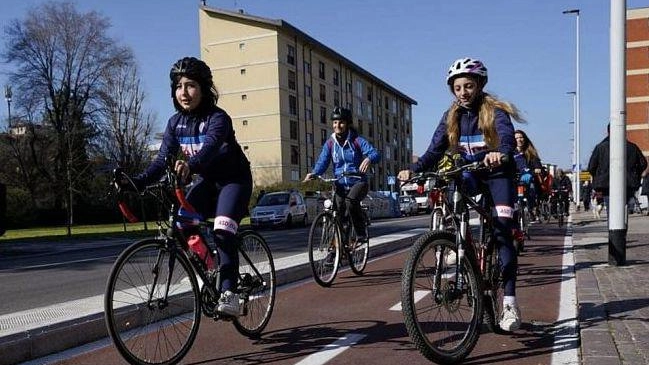 Inaugurata in via Canova la nuova pista ciclabile Inaugurata in via Canova la nuova pista ciclabile