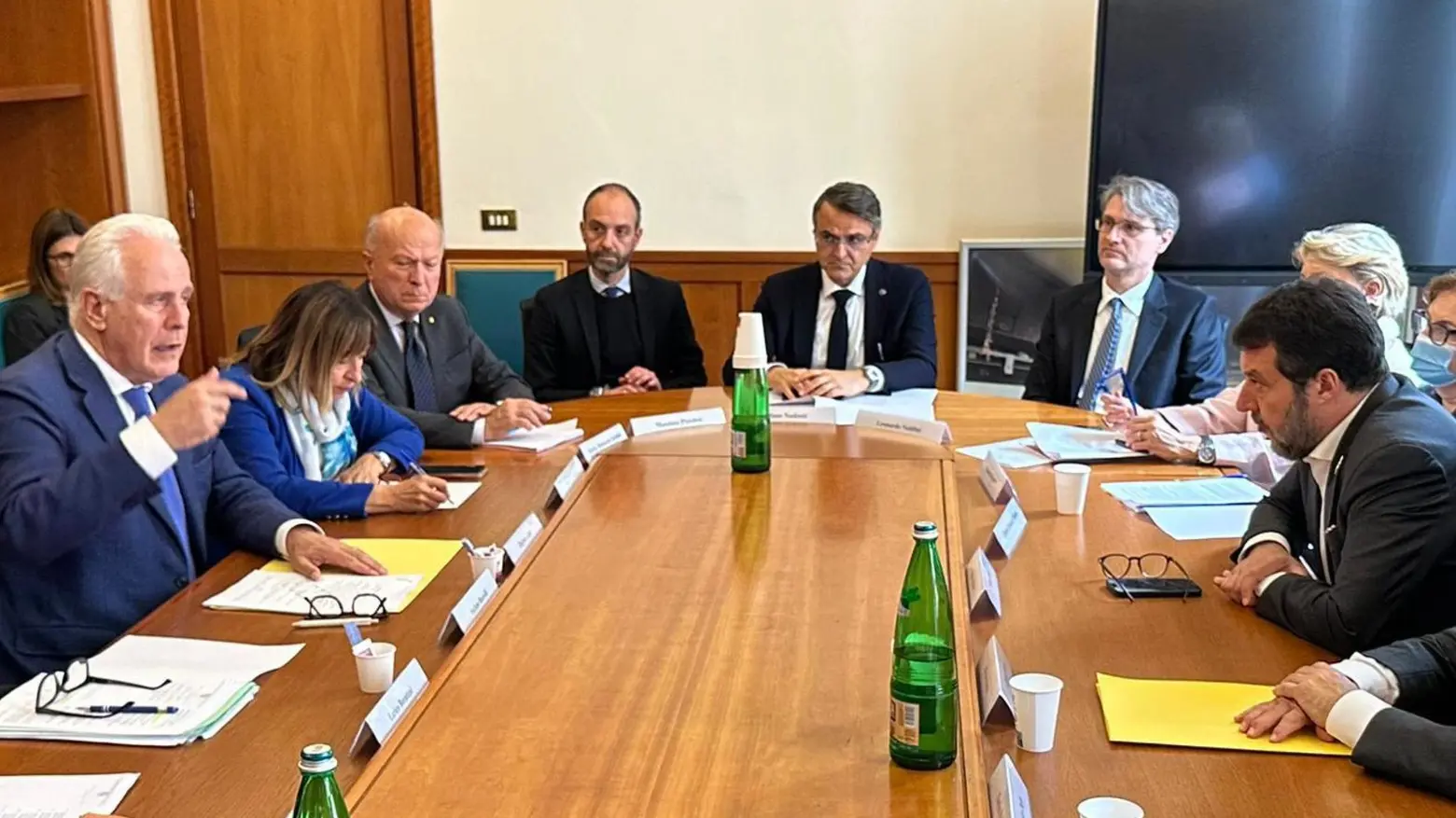 Medioetruria al bivio Giani firma con Salvini il patto per la stazione "Via all’iter fra un mese" Medioetruria al bivio Giani firma con Salvini il patto per la stazione "Via all’iter fra un mese"