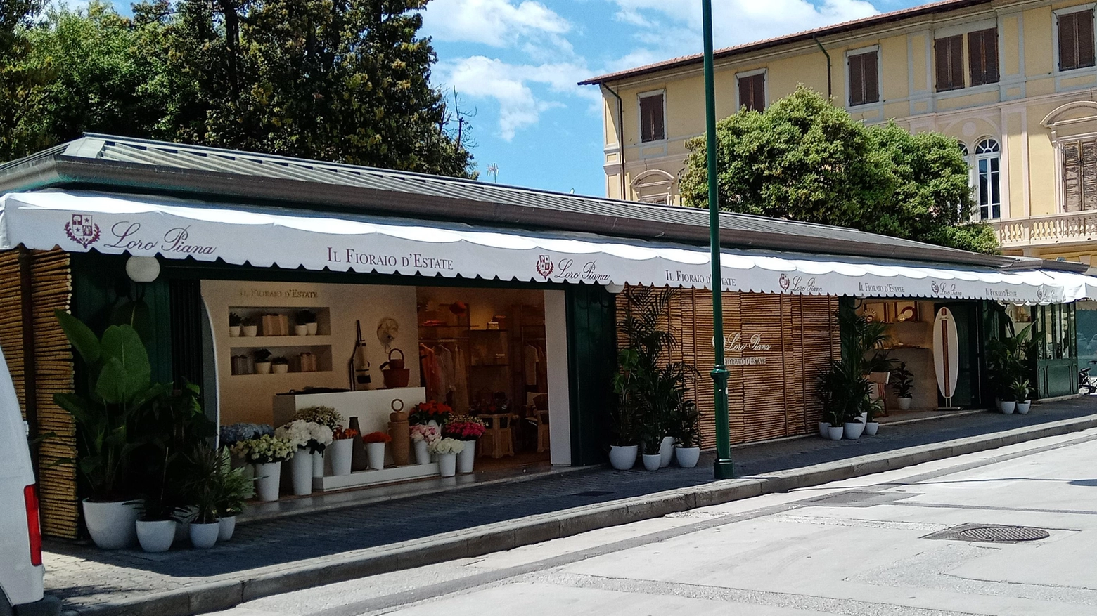 Chiosco boutique al posto dei fiori  "Non snaturiamo identità e servizi"
